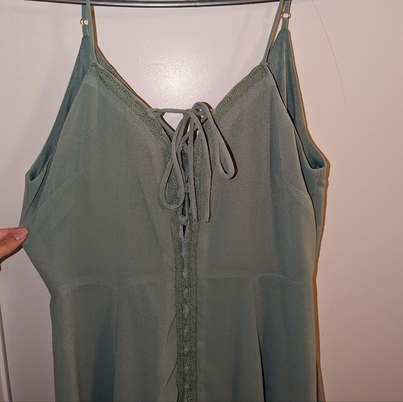 Lulu's Dress - Picture 4 of 10